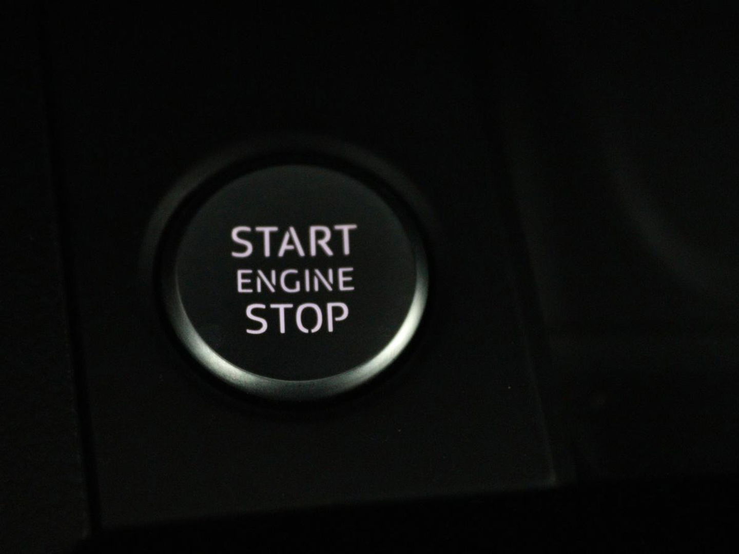 Audi A4 35 TFSI Launch Edition Business | 1e eigenaar | Dealer onderhouden | Trekhaak | Virtual Cockpit | Carplay | Navigatie | Full LED | Parkeerhulp | Climate control | Sportstoelen | Cruise control