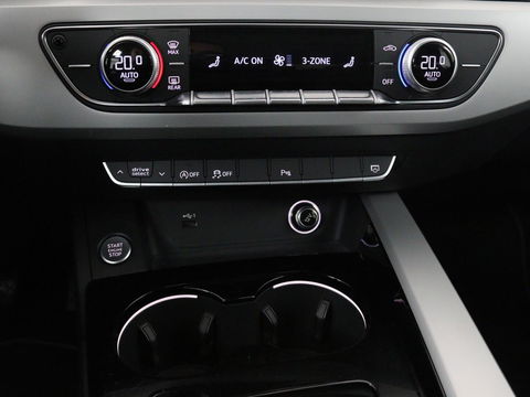 Audi A4 35 TFSI Launch Edition Business | 1e eigenaar | Dealer onderhouden | Trekhaak | Virtual Cockpit | Carplay | Navigatie | Full LED | Parkeerhulp | Climate control | Sportstoelen | Cruise control