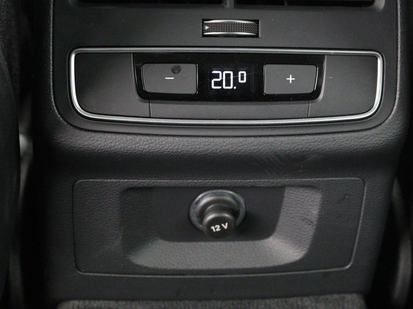 Audi A4 35 TFSI Launch Edition Business | 1e eigenaar | Dealer onderhouden | Trekhaak | Virtual Cockpit | Carplay | Navigatie | Full LED | Parkeerhulp | Climate control | Sportstoelen | Cruise control