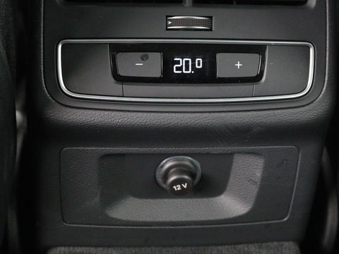 Audi A4 35 TFSI Launch Edition Business | 1e eigenaar | Dealer onderhouden | Trekhaak | Virtual Cockpit | Carplay | Navigatie | Full LED | Parkeerhulp | Climate control | Sportstoelen | Cruise control