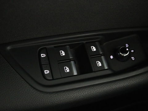 Audi A4 35 TFSI Launch Edition Business | 1e eigenaar | Dealer onderhouden | Trekhaak | Virtual Cockpit | Carplay | Navigatie | Full LED | Parkeerhulp | Climate control | Sportstoelen | Cruise control