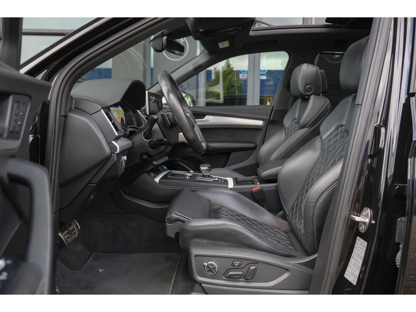 Audi SQ5 3.0 TFSI 354pk Quattro Panoramadak RS-stoelen Luchtvering Trekhaak Bang&Olufsen Massage Head-up 21" LMV