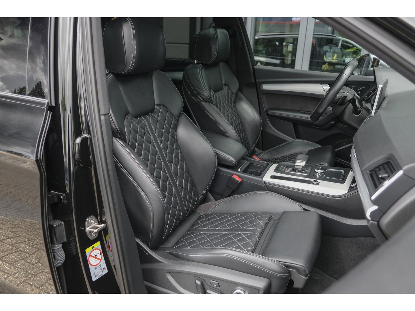Audi SQ5 3.0 TFSI 354pk Quattro Panoramadak RS-stoelen Luchtvering Trekhaak Bang&Olufsen Massage Head-up 21" LMV