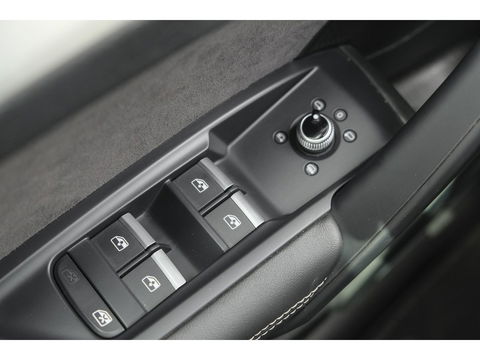 Audi SQ5 3.0 TFSI 354pk Quattro Panoramadak RS-stoelen Luchtvering Trekhaak Bang&Olufsen Massage Head-up 21" LMV