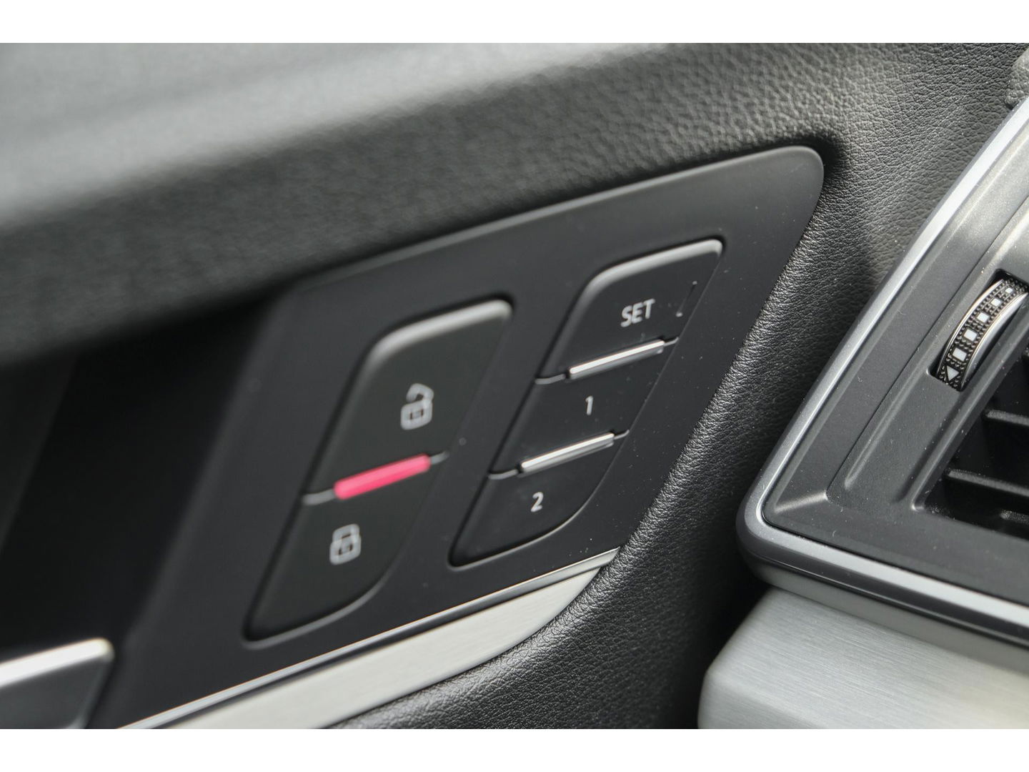 Audi SQ5 3.0 TFSI 354pk Quattro Panoramadak RS-stoelen Luchtvering Trekhaak Bang&Olufsen Massage Head-up 21" LMV