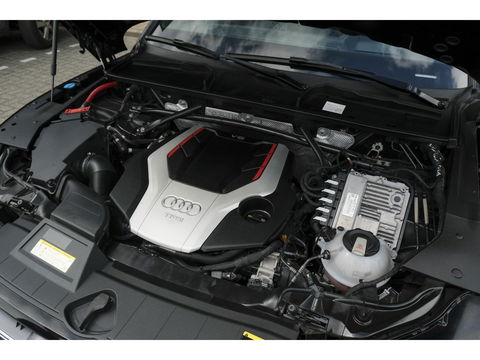 Audi SQ5 3.0 TFSI 354pk Quattro Panoramadak RS-stoelen Luchtvering Trekhaak Bang&Olufsen Massage Head-up 21" LMV