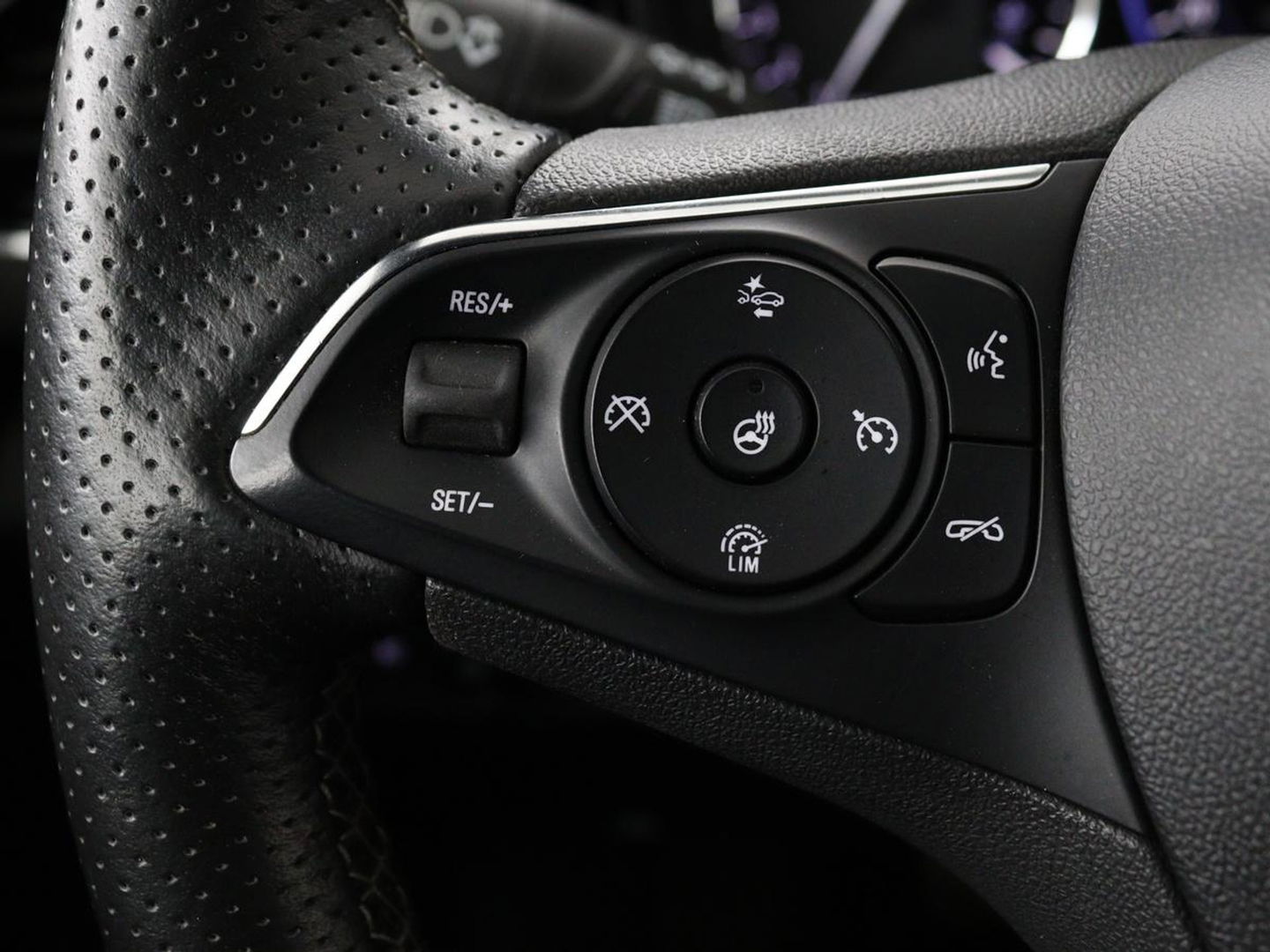 Opel Insignia Grand Sport 1.5 Turbo Executive | OPC Line | Leder | Stoel & stuurverwarming | Trekhaak | Camera | Keyless | Carplay | BOSE Sound | Navigatie