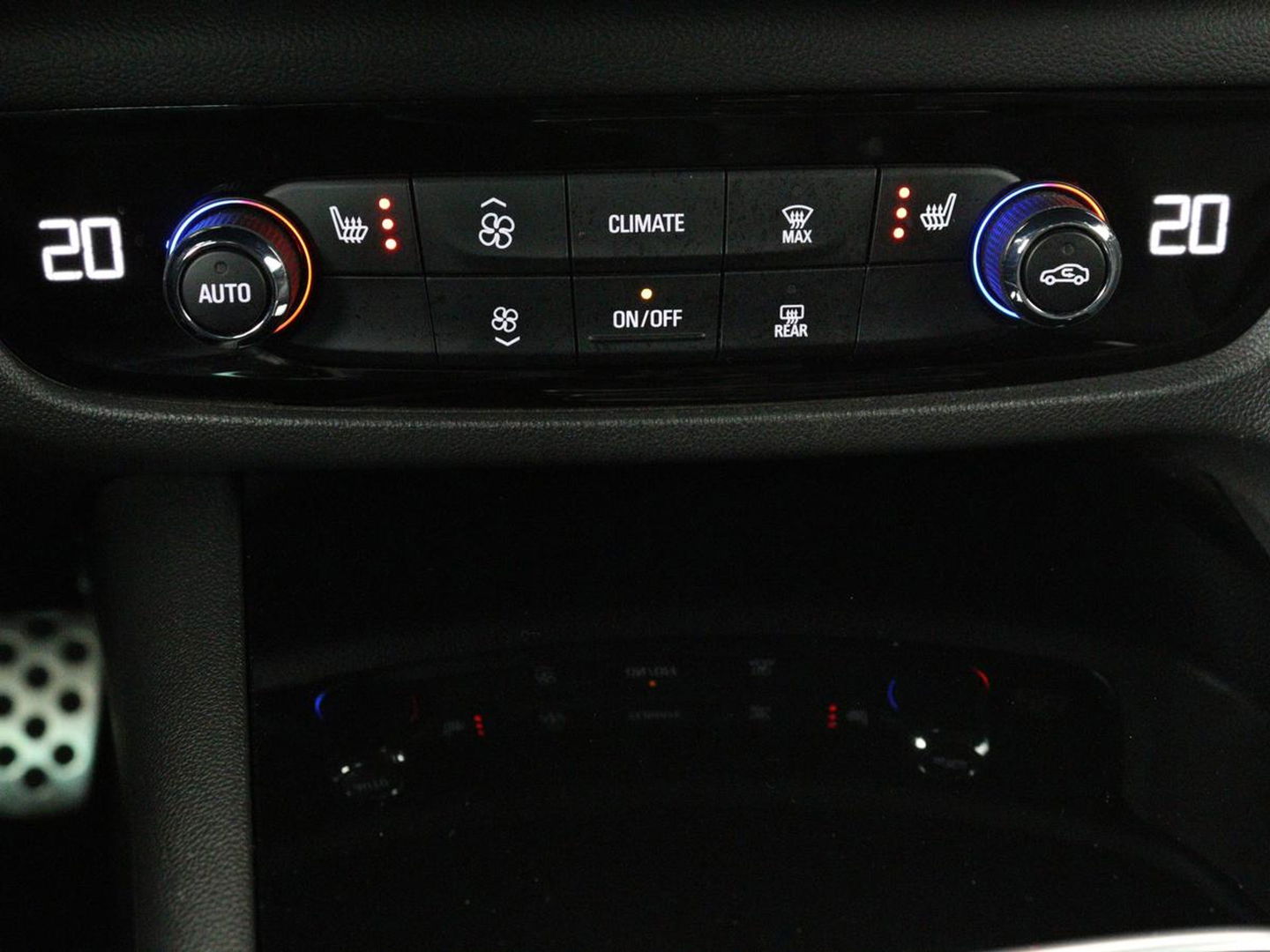 Opel Insignia Grand Sport 1.5 Turbo Executive | OPC Line | Leder | Stoel & stuurverwarming | Trekhaak | Camera | Keyless | Carplay | BOSE Sound | Navigatie