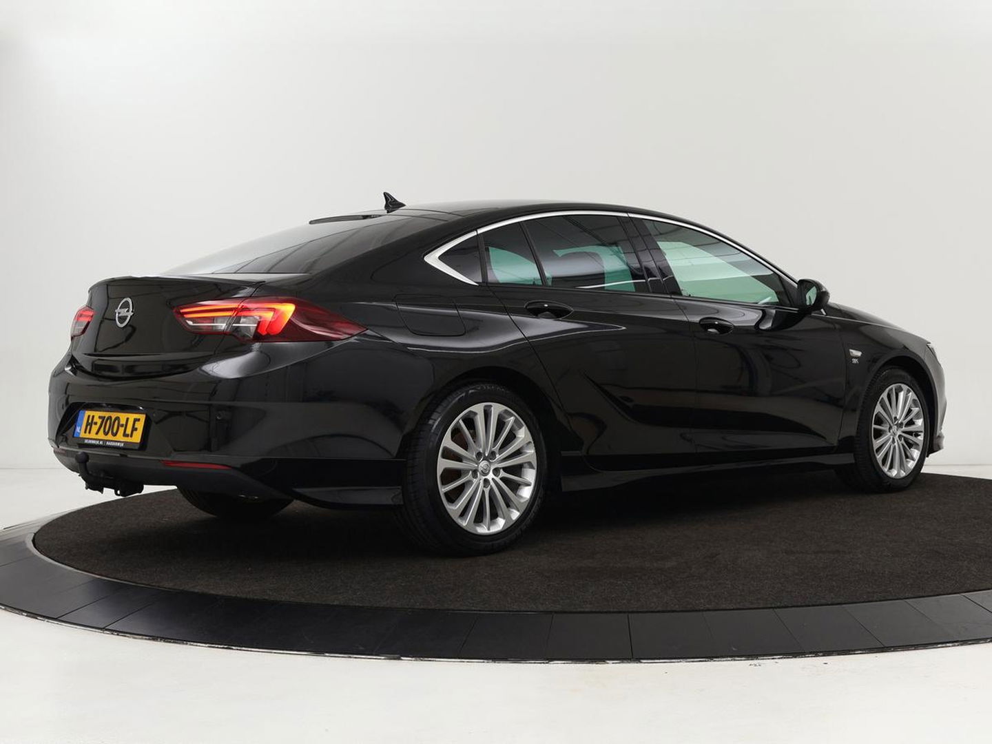 Opel Insignia Grand Sport 1.5 Turbo Executive | OPC Line | Leder | Stoel & stuurverwarming | Trekhaak | Camera | Keyless | Carplay | BOSE Sound | Navigatie