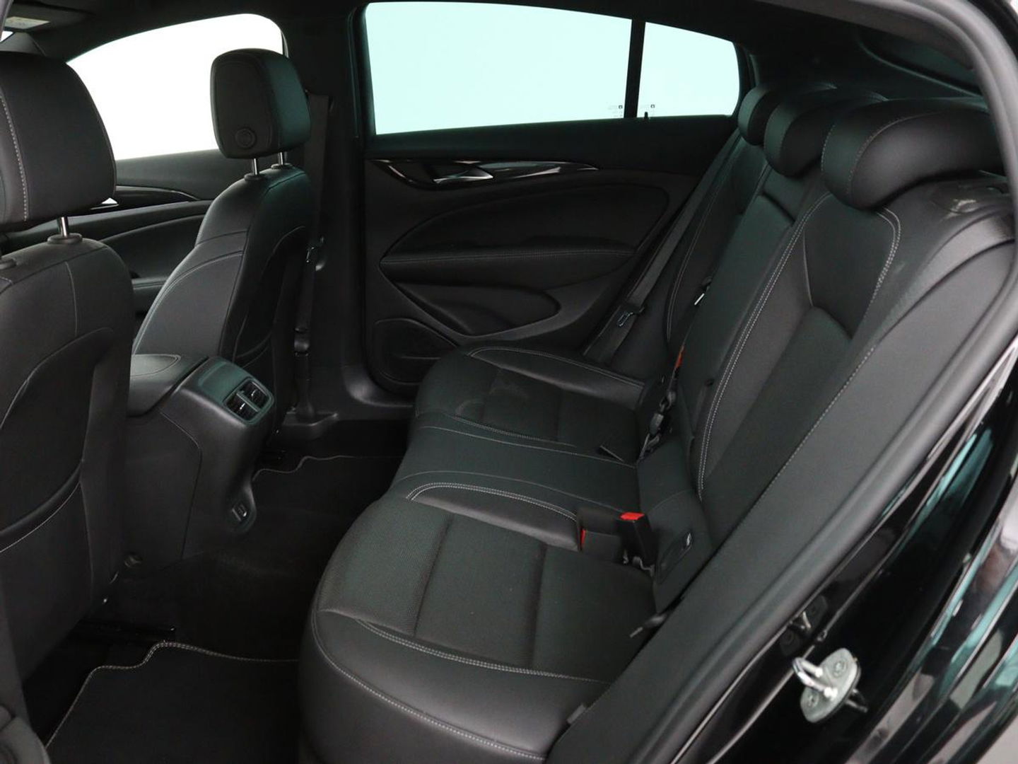 Opel Insignia Grand Sport 1.5 Turbo Executive | OPC Line | Leder | Stoel & stuurverwarming | Trekhaak | Camera | Keyless | Carplay | BOSE Sound | Navigatie