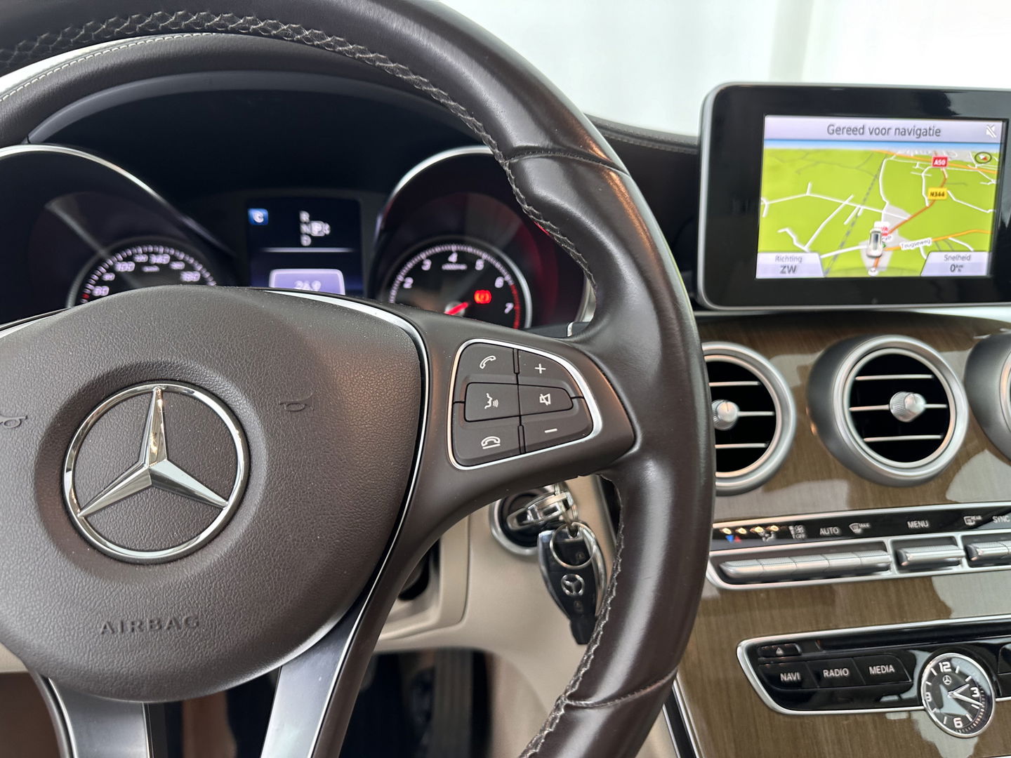 Mercedes-Benz C-Klasse 180 Ambition Aut. *PANO | FULL-LED | 1/2-LEATHER | SPORT-SEATS | NAVI-FULLMAP | HEATED-SEATS | ECC | PDC | CRUISE | 17''ALU*