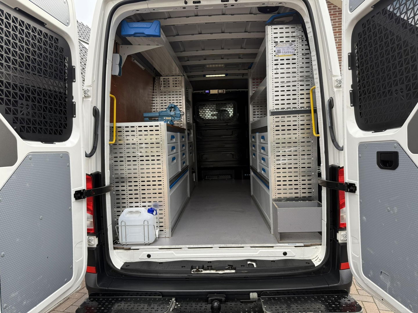 Volkswagen Crafter 35 2.0 TDI L3H3 Trendline Sortimo service bus