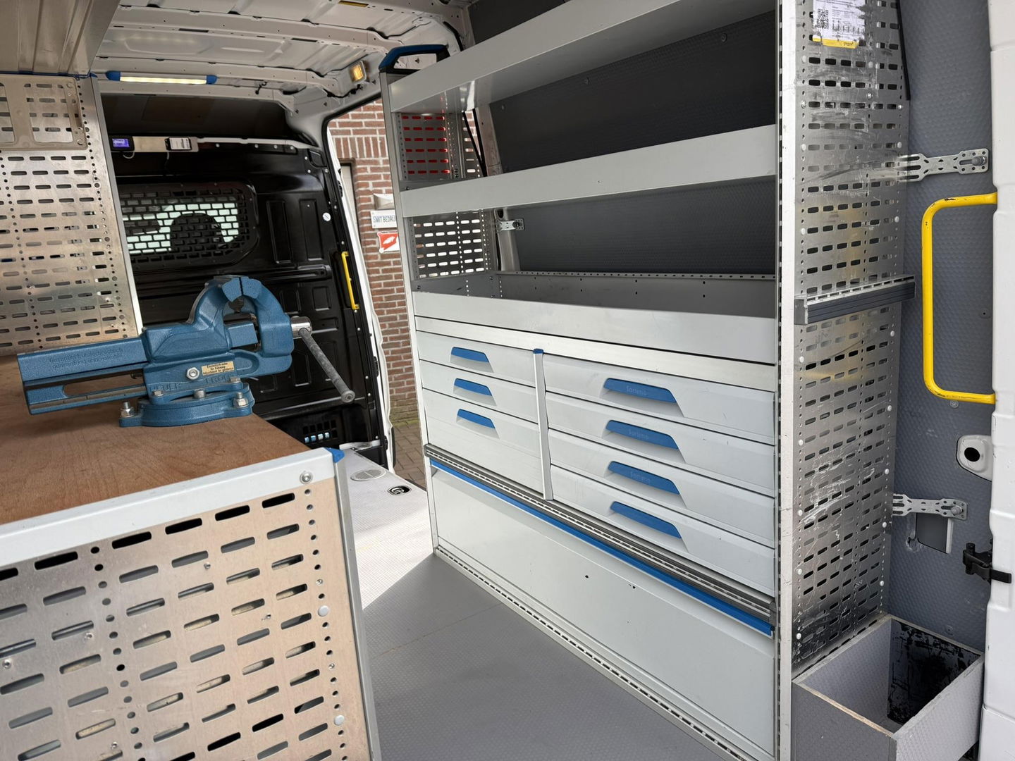 Volkswagen Crafter 35 2.0 TDI L3H3 Trendline Sortimo service bus