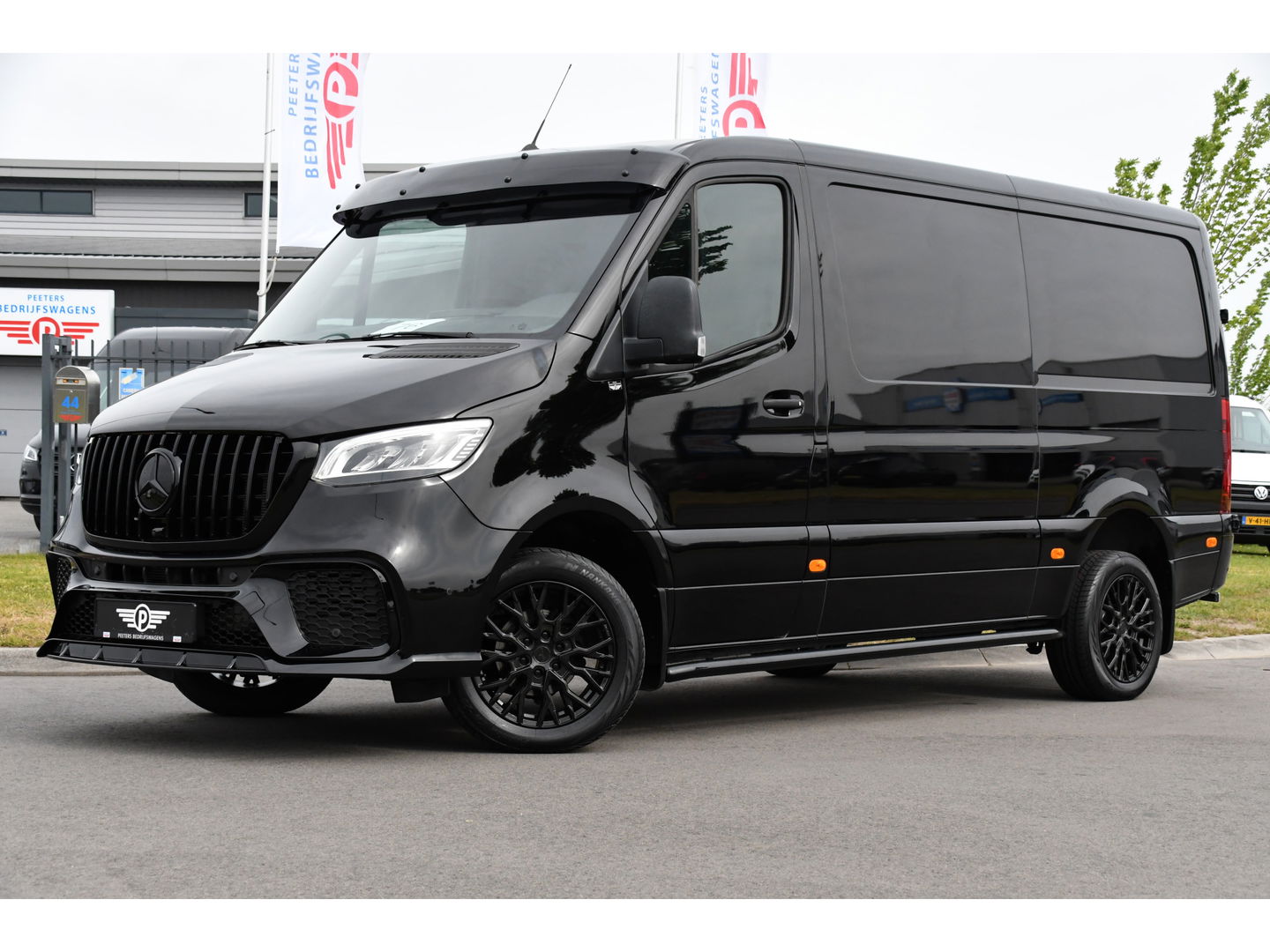 Mercedes-Benz Sprinter 319 3.0 CDI L2H1 AMG Edition Adaptieve Cruise, 360 Camera, LED, Leder, 10,5" Mbux, NAVI, Carplay, Stoelverwarming, BOM VOL!