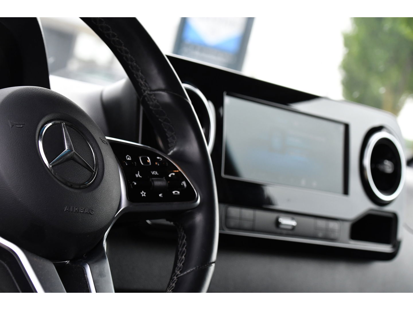 Mercedes-Benz Sprinter 319 3.0 CDI L2H1 AMG Edition Adaptieve Cruise, 360 Camera, LED, Leder, 10,5" Mbux, NAVI, Carplay, Stoelverwarming, BOM VOL!