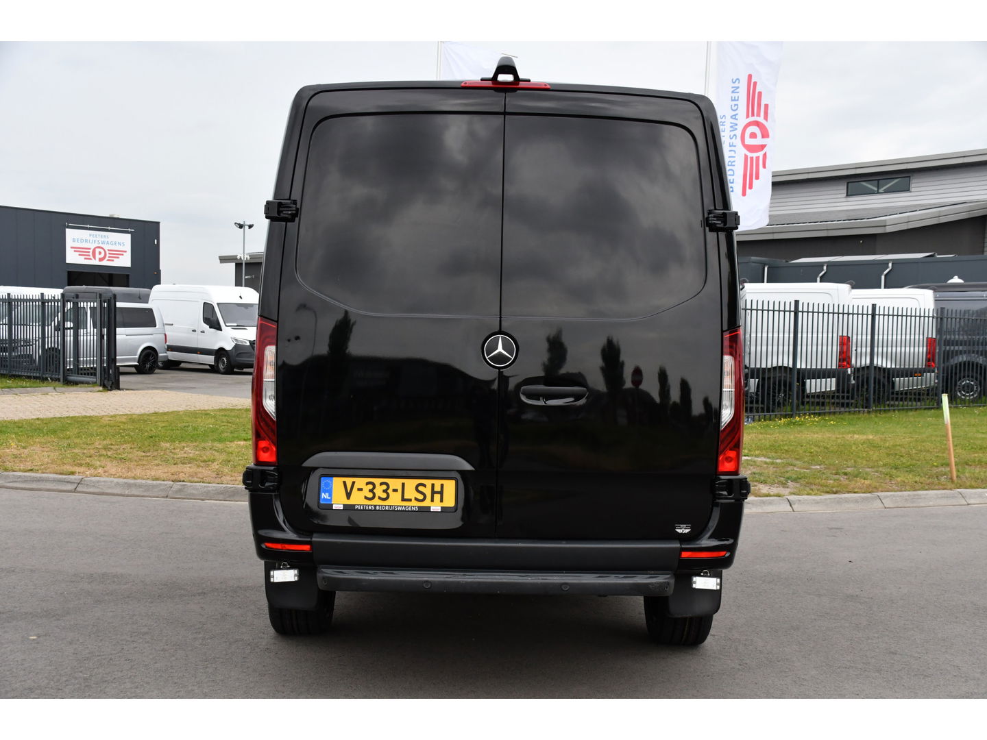 Mercedes-Benz Sprinter 319 3.0 CDI L2H1 AMG Edition Adaptieve Cruise, 360 Camera, LED, Leder, 10,5" Mbux, NAVI, Carplay, Stoelverwarming, BOM VOL!