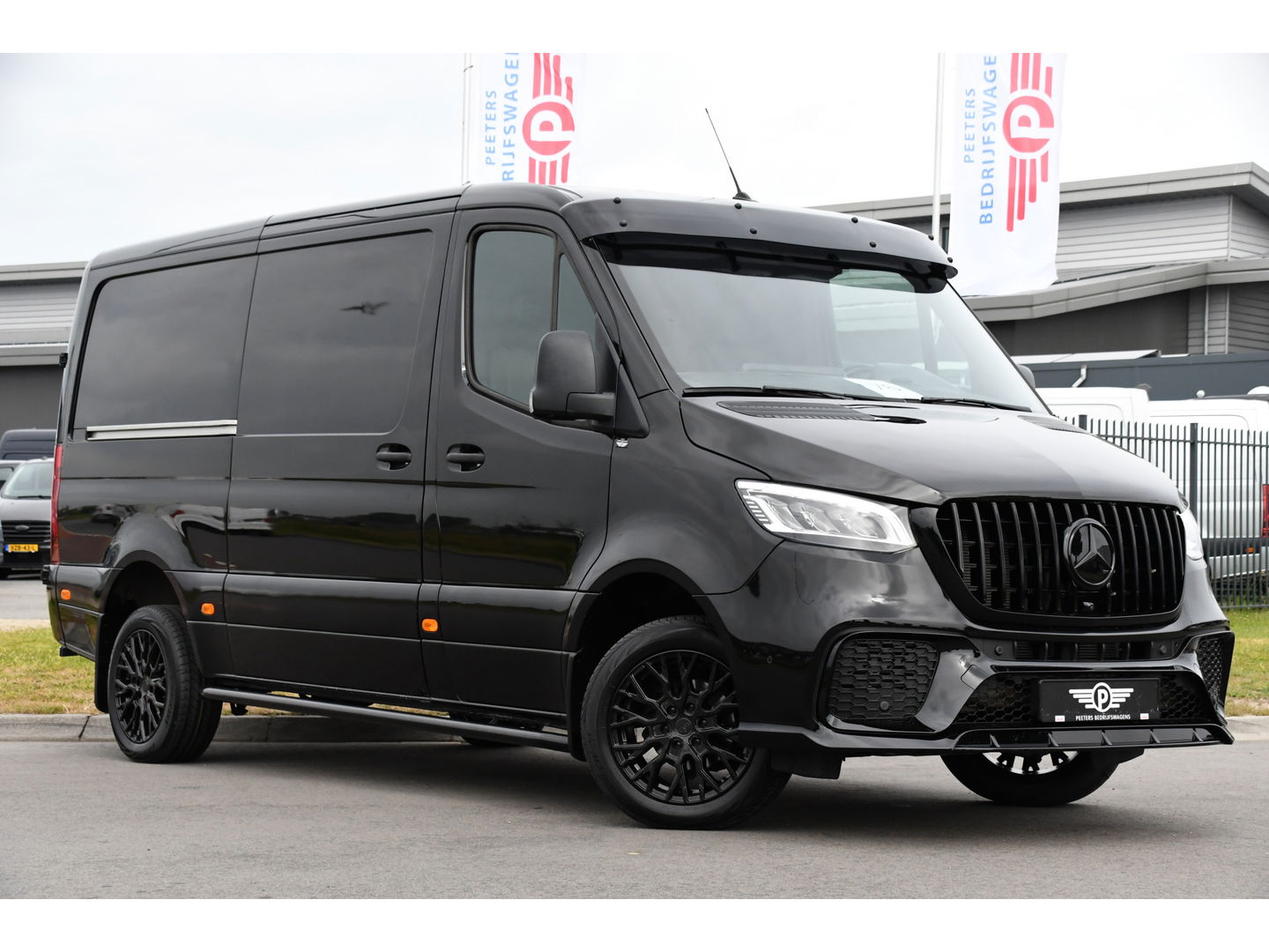 Mercedes-Benz Sprinter 319 3.0 CDI L2H1 AMG Edition Adaptieve Cruise, 360 Camera, LED, Leder, 10,5" Mbux, NAVI, Carplay, Stoelverwarming, BOM VOL!