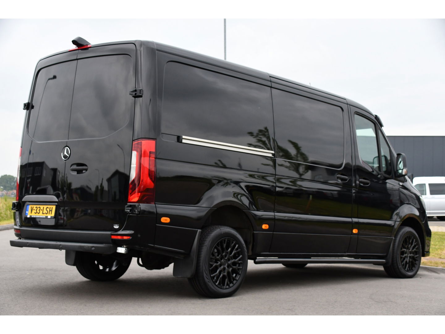 Mercedes-Benz Sprinter 319 3.0 CDI L2H1 AMG Edition Adaptieve Cruise, 360 Camera, LED, Leder, 10,5" Mbux, NAVI, Carplay, Stoelverwarming, BOM VOL!