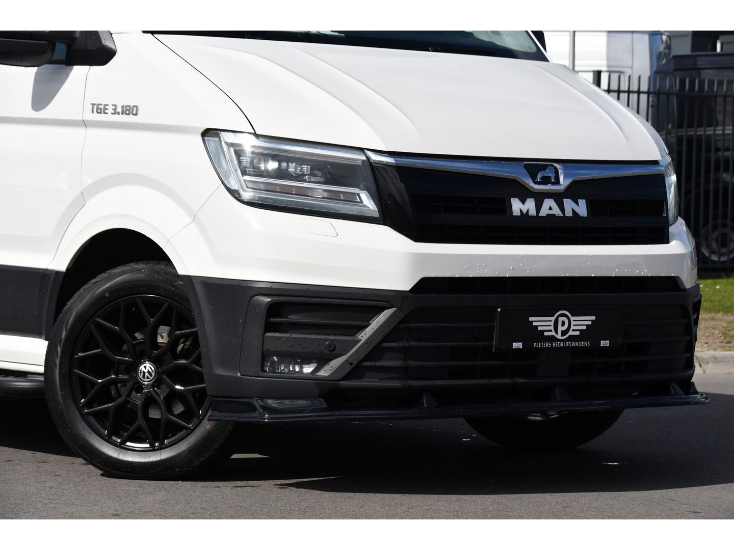 MAN TGE 35 2.0 L3H2 Black & White Edition Adaptieve Cruise, Camera, Carplay, 177PK, LED, Sensoren, Trekhaak, Stoelverwarming, UNIEK!