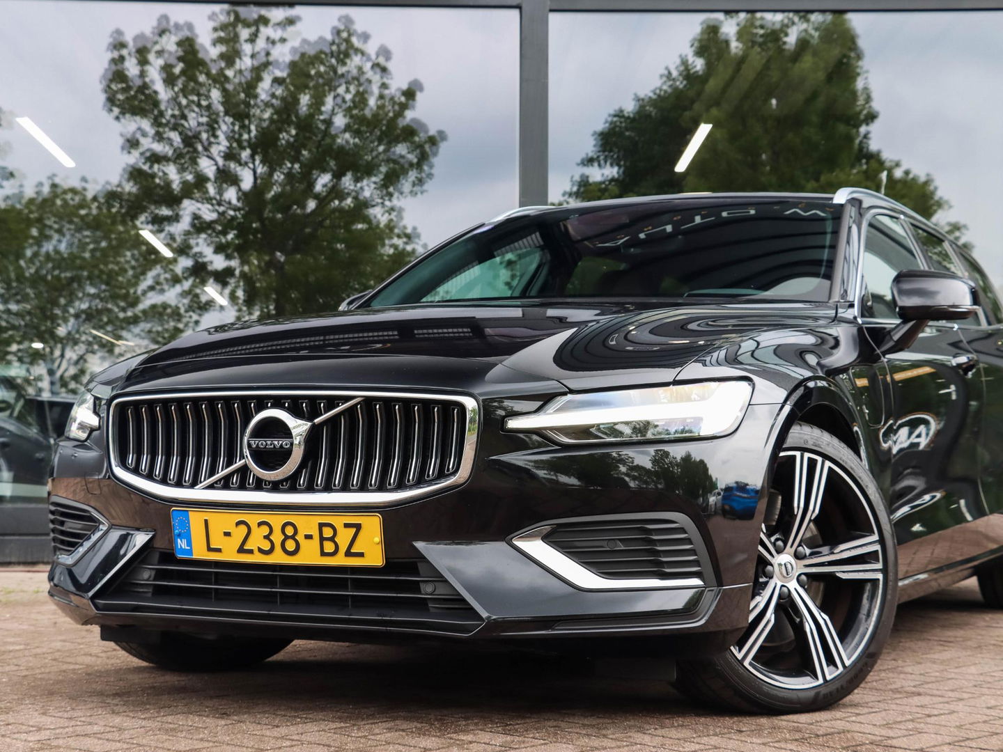 Volvo V60 T6 Recharge AWD Inscription | Elek. trekhaak | Lederen bekleding