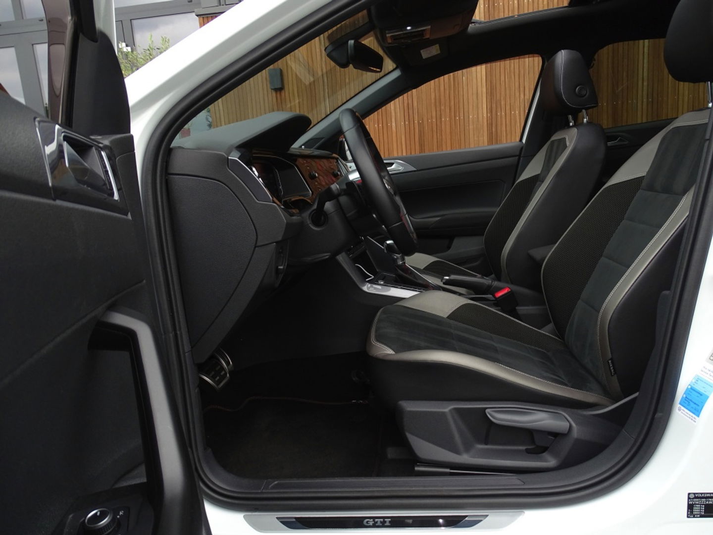 Volkswagen Polo 2.0 TSI GTI 200PK DSG automaat / RNS / LED