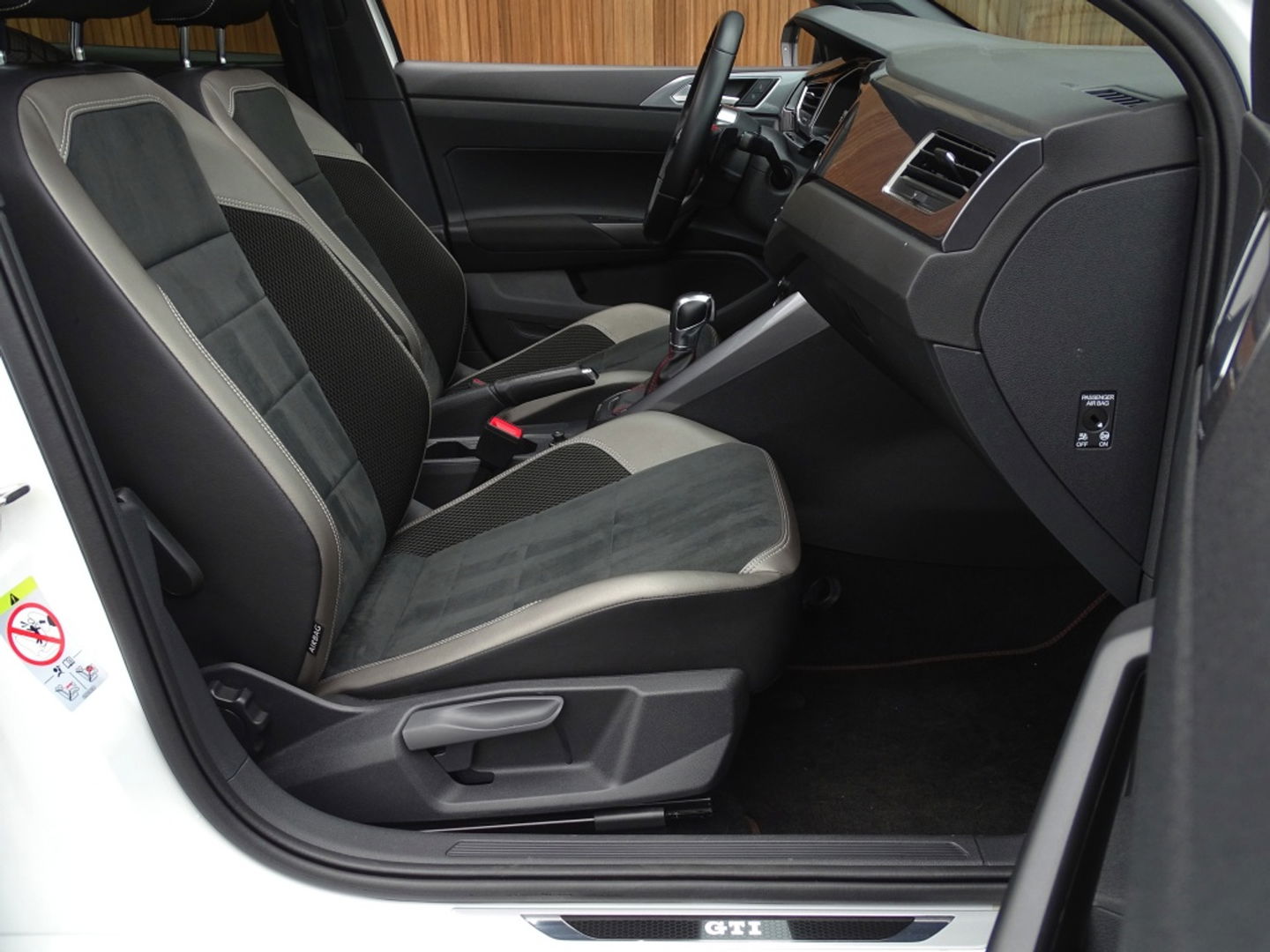 Volkswagen Polo 2.0 TSI GTI 200PK DSG automaat / RNS / LED
