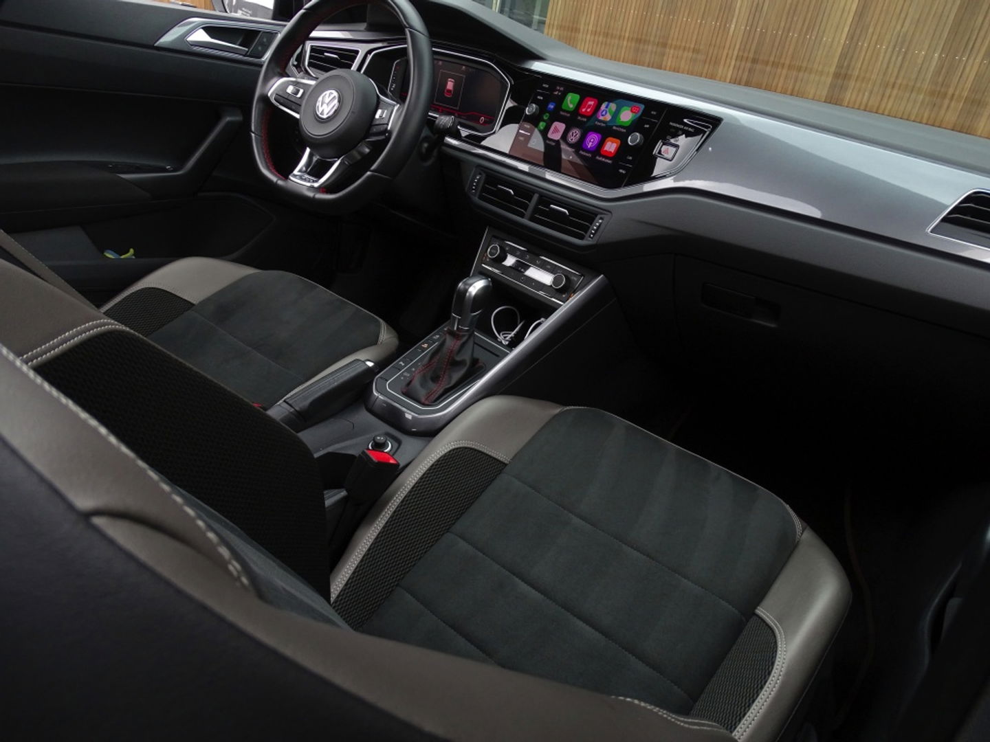Volkswagen Polo 2.0 TSI GTI 200PK DSG automaat / RNS / LED