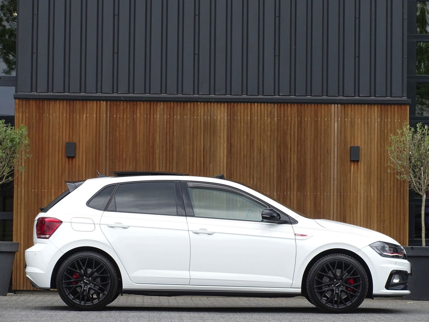 Volkswagen Polo 2.0 TSI GTI 200PK DSG automaat / RNS / LED
