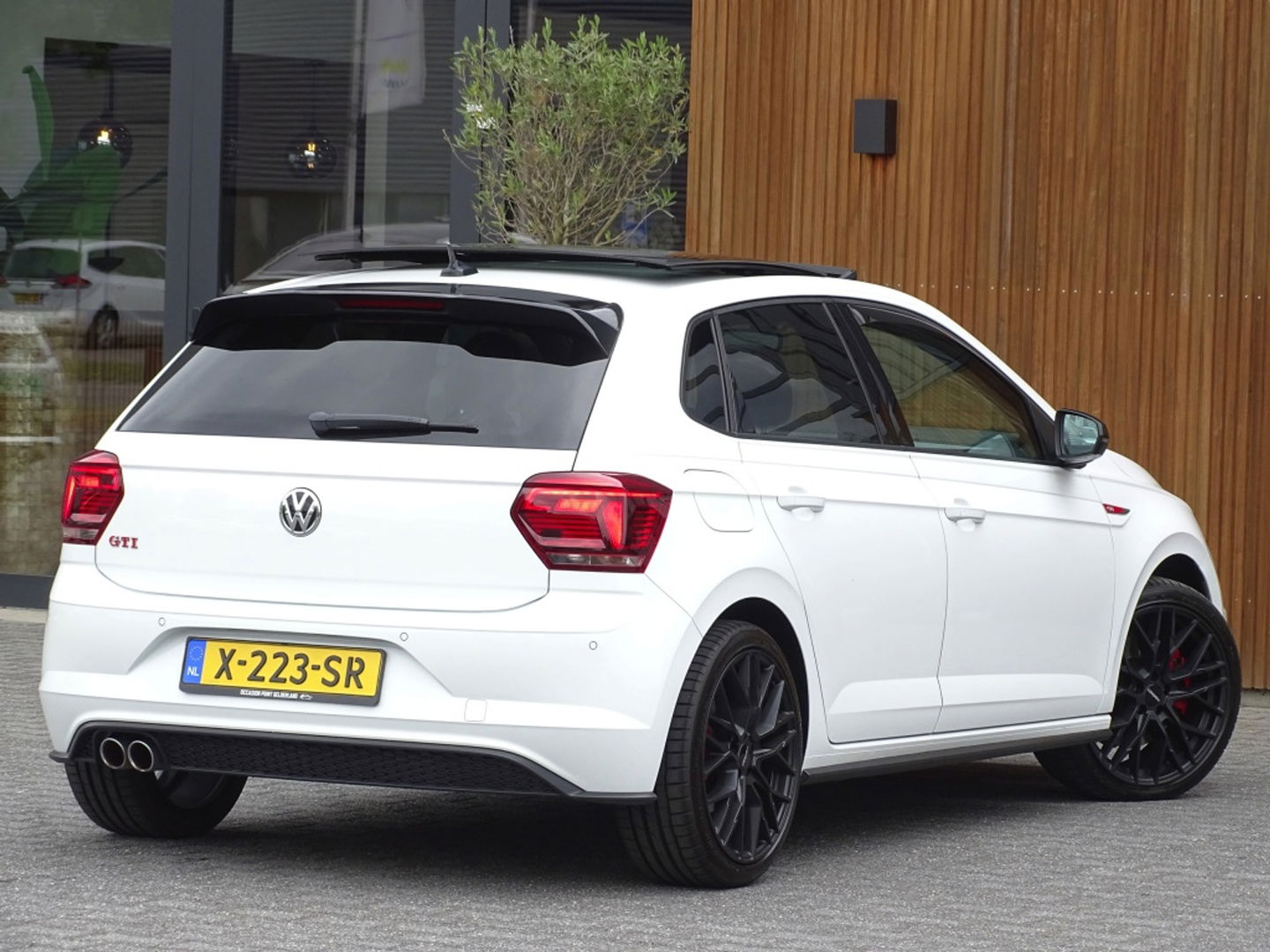 Volkswagen Polo 2.0 TSI GTI 200PK DSG automaat / RNS / LED