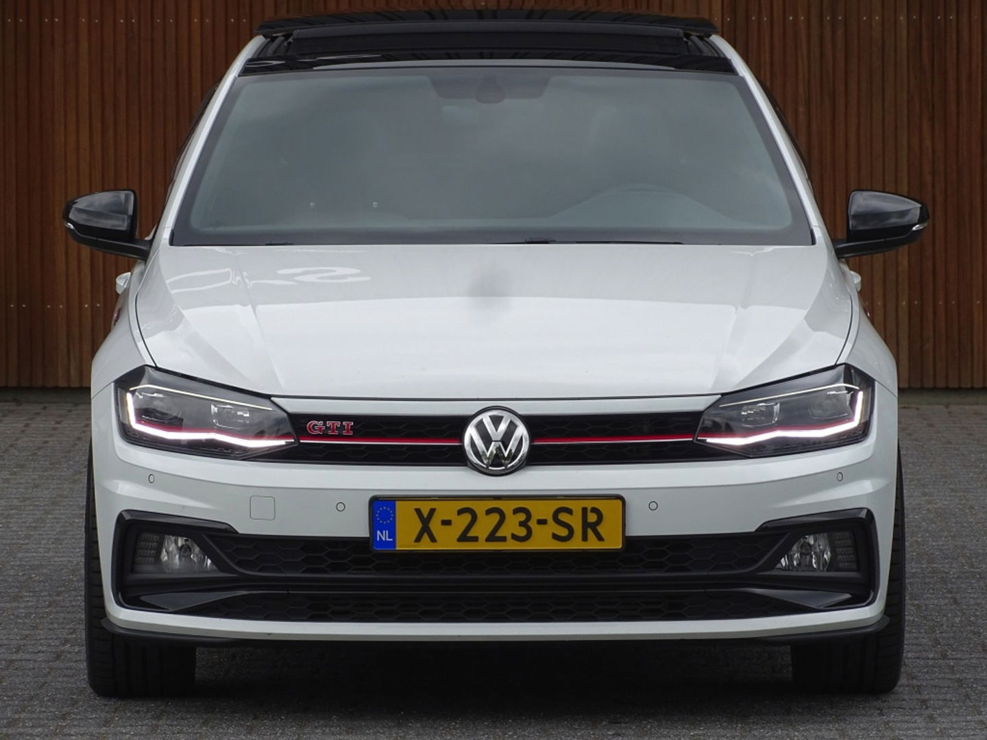 Volkswagen Polo 2.0 TSI GTI 200PK DSG automaat / RNS / LED