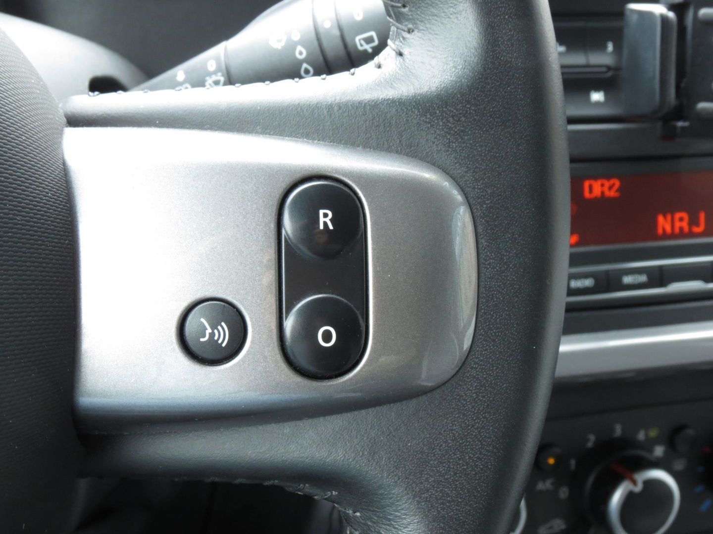 Renault Twingo 1.0 SCe Limited | AIRCO | CRUISE CONTROL | MICHELIN BANDEN | DAB | PARKEERSENSORS |