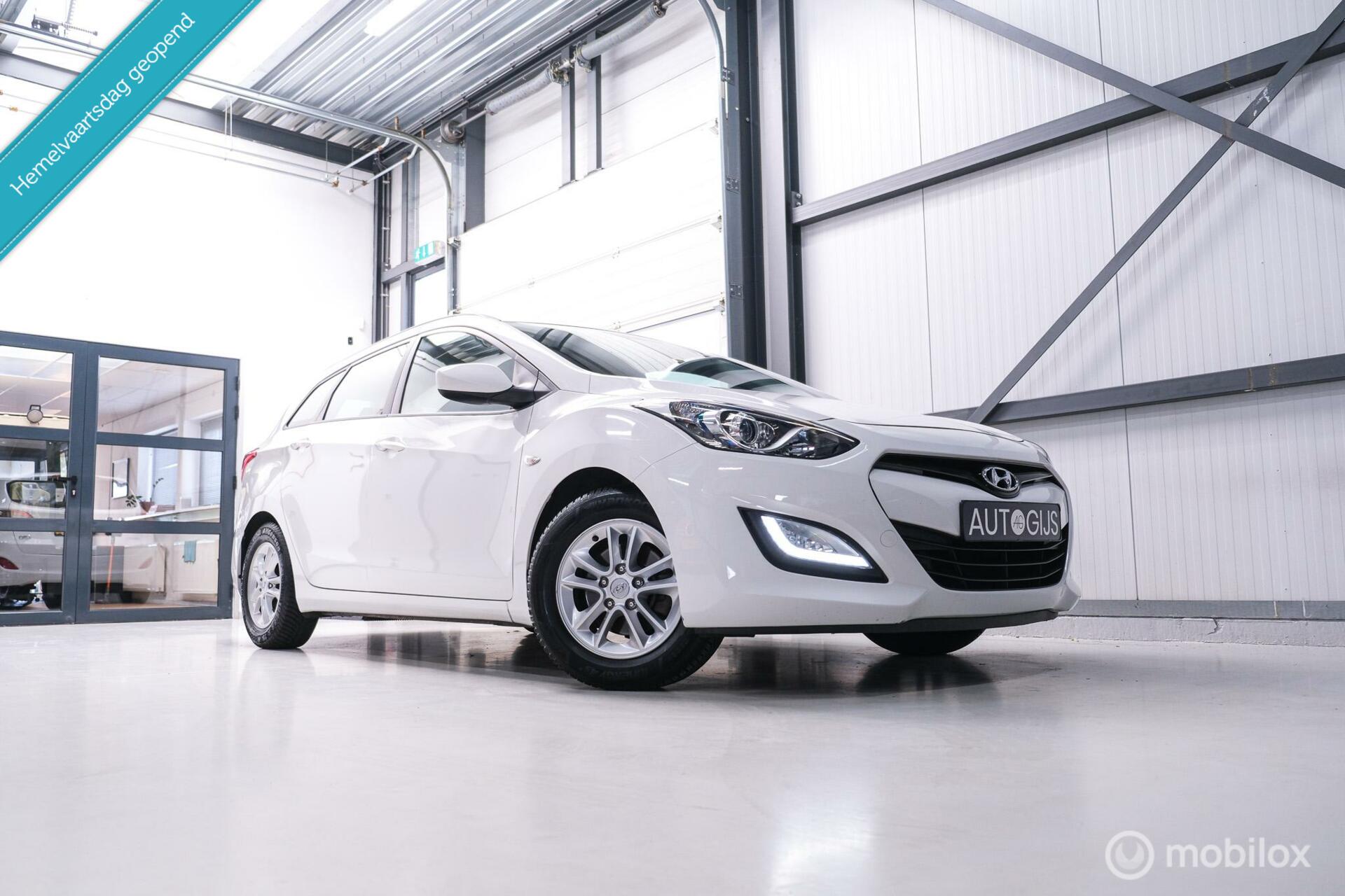 Hyundai i30 Wagon 1.6 GDI 120 pk | Trekhaak | Clima | Cruise | Stuurwielverwarming | All seasons | Nieuwe APK |