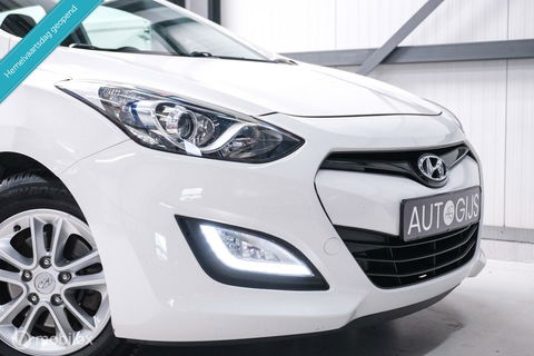 Hyundai i30 Wagon 1.6 GDI 120 pk | Trekhaak | Clima | Cruise | Stuurwielverwarming | All seasons | Nieuwe APK |