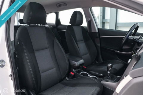 Hyundai i30 Wagon 1.6 GDI 120 pk | Trekhaak | Clima | Cruise | Stuurwielverwarming | All seasons | Nieuwe APK |