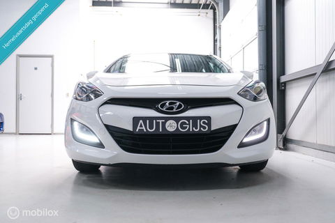 Hyundai i30 Wagon 1.6 GDI 120 pk | Trekhaak | Clima | Cruise | Stuurwielverwarming | All seasons | Nieuwe APK |