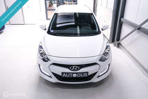 Hyundai i30 Wagon 1.6 GDI 120 pk | Trekhaak | Clima | Cruise | Stuurwielverwarming | All seasons | Nieuwe APK |