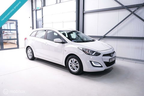 Hyundai i30 Wagon 1.6 GDI 120 pk | Trekhaak | Clima | Cruise | Stuurwielverwarming | All seasons | Nieuwe APK |