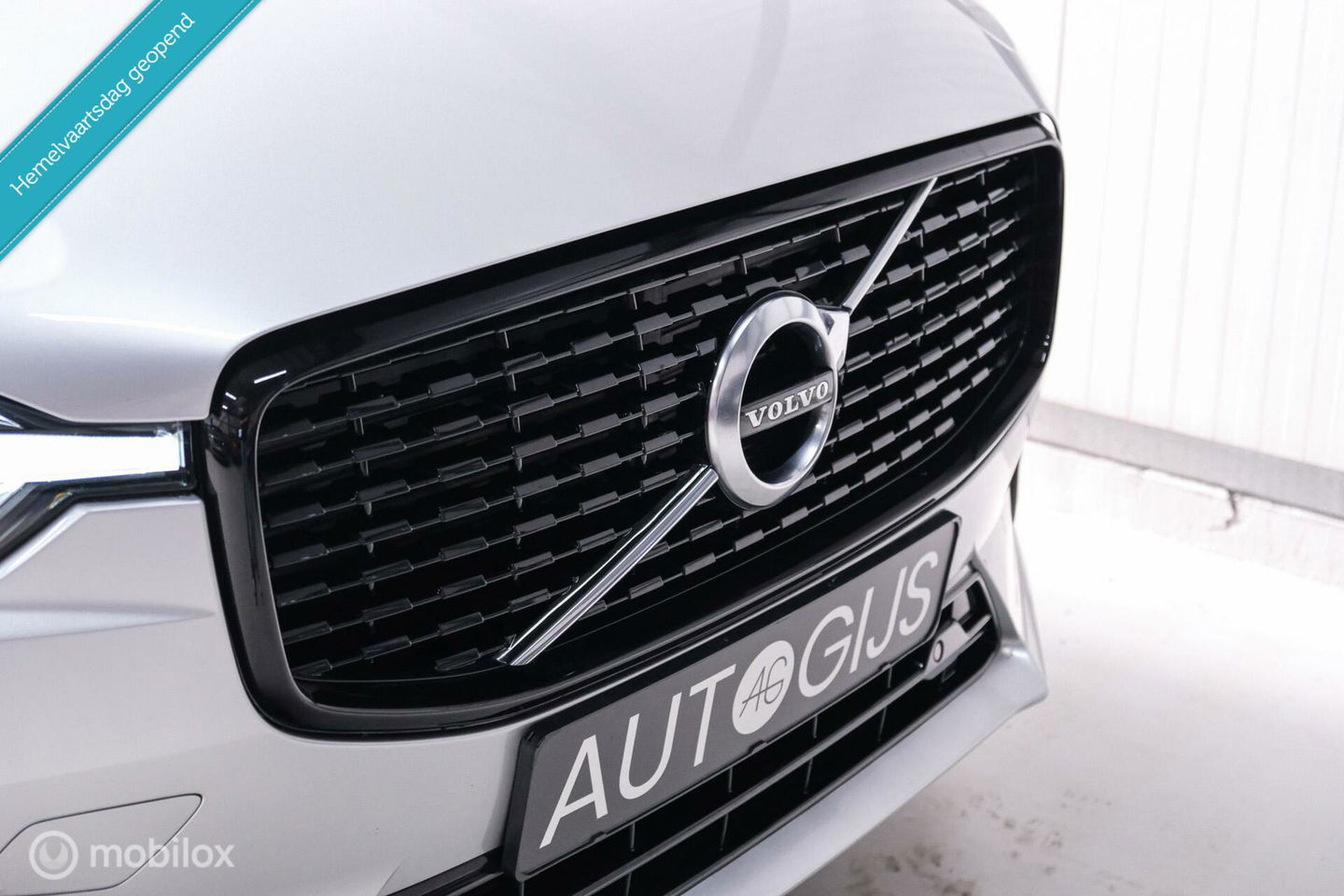 Volvo XC60 2.0 Recharge T8 AWD R-Design 390 pk | Trekhaak | Schuifdak | Dealer onderhouden | Camera | DAB | Stoel + stuurwiel verwarming |
