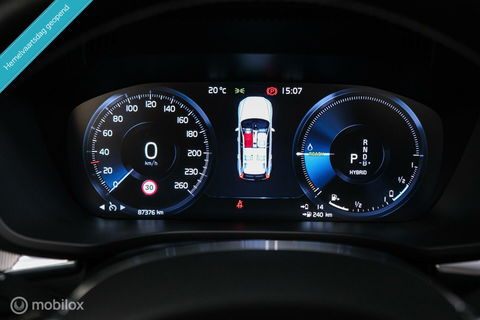 Volvo XC60 2.0 Recharge T8 AWD R-Design 390 pk | Trekhaak | Schuifdak | Dealer onderhouden | Camera | DAB | Stoel + stuurwiel verwarming |