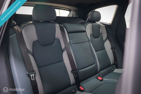 Volvo XC60 2.0 Recharge T8 AWD R-Design 390 pk | Trekhaak | Schuifdak | Dealer onderhouden | Camera | DAB | Stoel + stuurwiel verwarming |