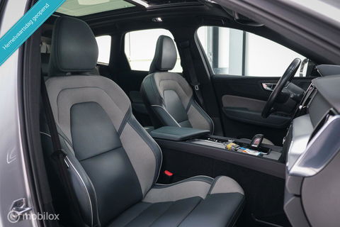 Volvo XC60 2.0 Recharge T8 AWD R-Design 390 pk | Trekhaak | Schuifdak | Dealer onderhouden | Camera | DAB | Stoel + stuurwiel verwarming |