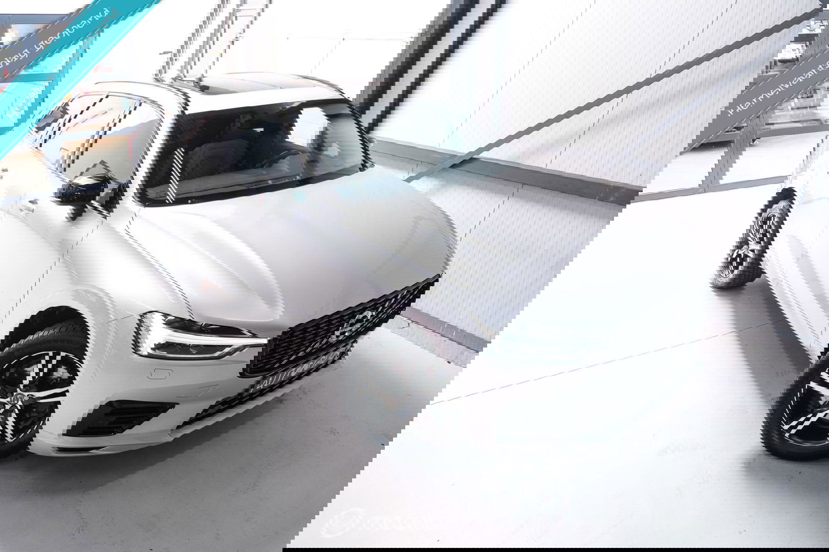 Volvo XC60 2.0 Recharge T8 AWD R-Design 390 pk | Trekhaak | Schuifdak | Dealer onderhouden | Camera | DAB | Stoel + stuurwiel verwarming |