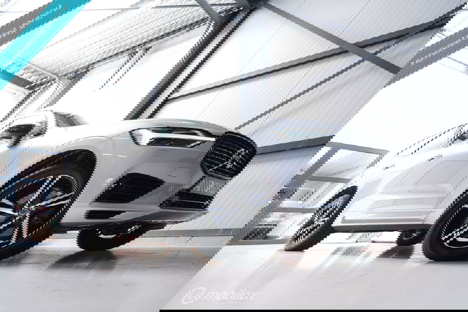 Volvo XC60 2.0 Recharge T8 AWD R-Design 390 pk | Trekhaak | Schuifdak | Dealer onderhouden | Camera | DAB | Stoel + stuurwiel verwarming |