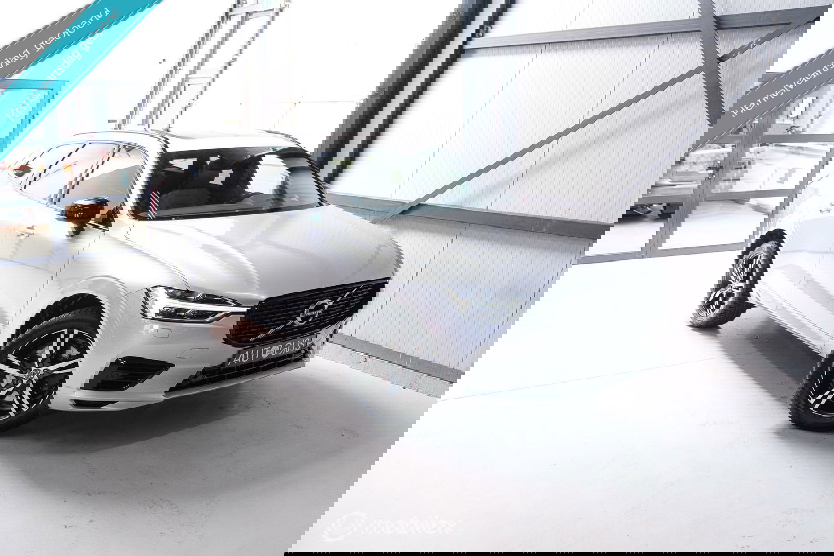 Volvo XC60 2.0 Recharge T8 AWD R-Design 390 pk | Trekhaak | Schuifdak | Dealer onderhouden | Camera | DAB | Stoel + stuurwiel verwarming |