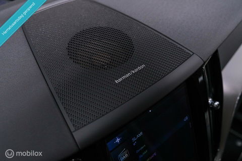 Volvo XC60 2.0 Recharge T8 AWD R-Design 390 pk | Trekhaak | Schuifdak | Dealer onderhouden | Camera | DAB | Stoel + stuurwiel verwarming |