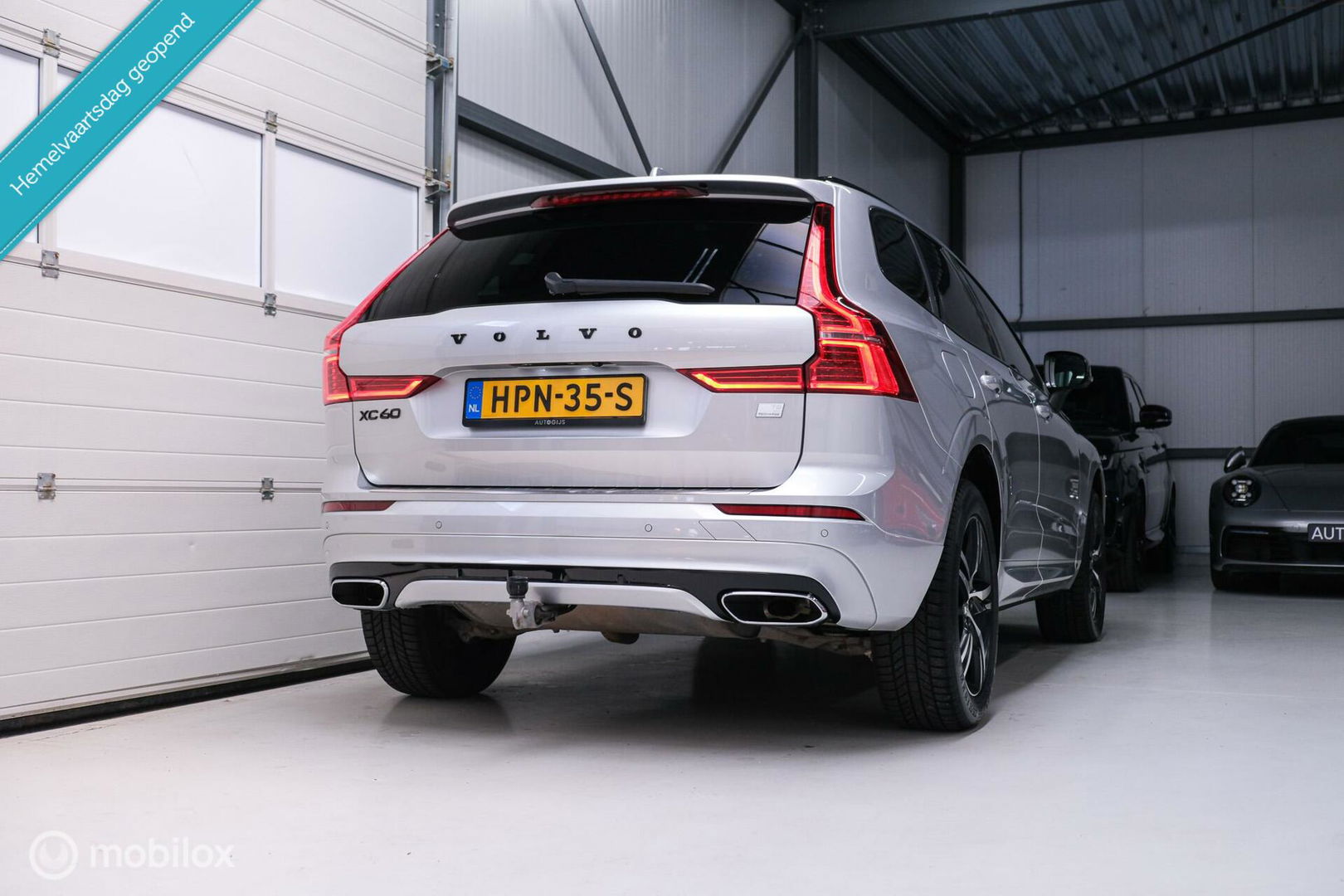 Volvo XC60 2.0 Recharge T8 AWD R-Design 390 pk | Trekhaak | Schuifdak | Dealer onderhouden | Camera | DAB | Stoel + stuurwiel verwarming |