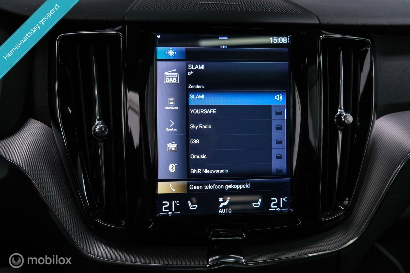Volvo XC60 2.0 Recharge T8 AWD R-Design 390 pk | Trekhaak | Schuifdak | Dealer onderhouden | Camera | DAB | Stoel + stuurwiel verwarming |