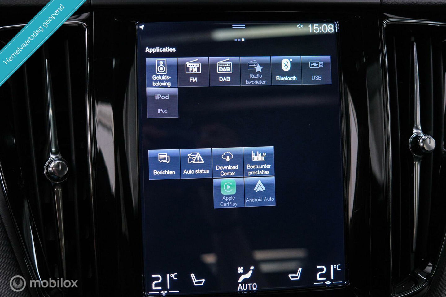 Volvo XC60 2.0 Recharge T8 AWD R-Design 390 pk | Trekhaak | Schuifdak | Dealer onderhouden | Camera | DAB | Stoel + stuurwiel verwarming |