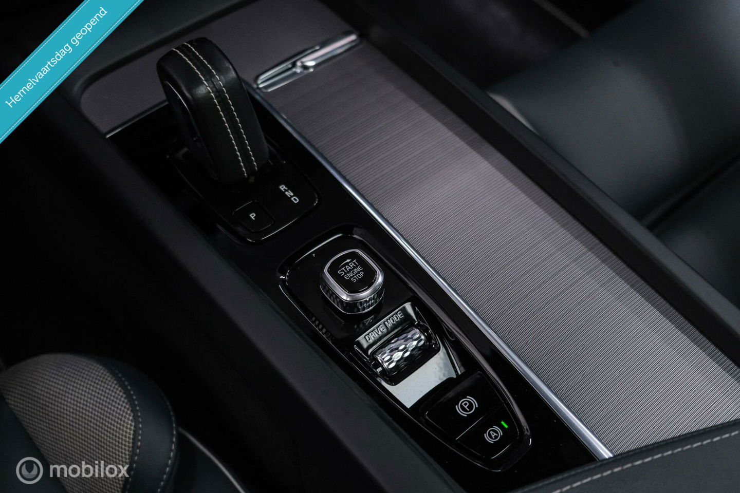 Volvo XC60 2.0 Recharge T8 AWD R-Design 390 pk | Trekhaak | Schuifdak | Dealer onderhouden | Camera | DAB | Stoel + stuurwiel verwarming |