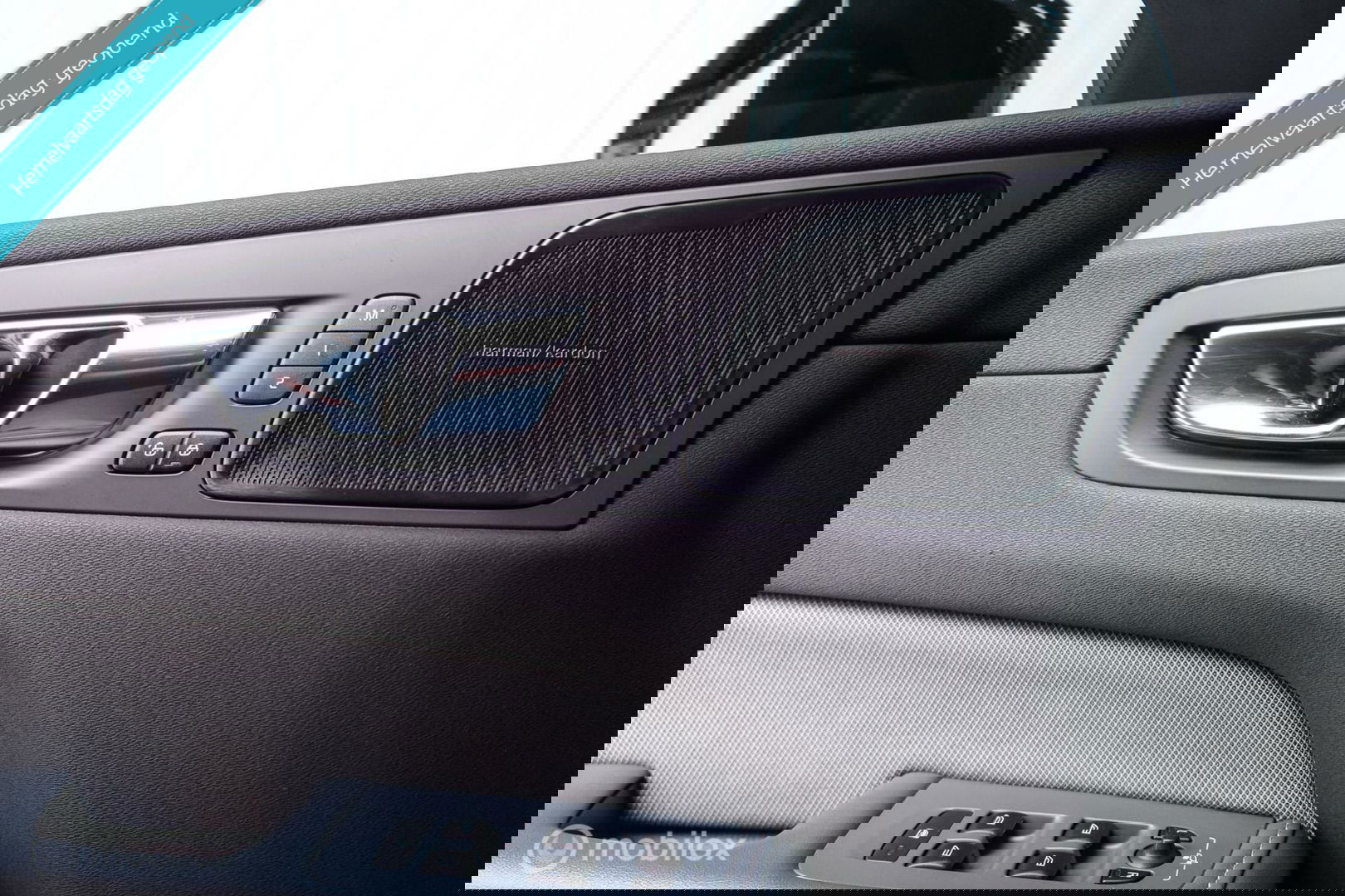 Volvo XC60 2.0 Recharge T8 AWD R-Design 390 pk | Trekhaak | Schuifdak | Dealer onderhouden | Camera | DAB | Stoel + stuurwiel verwarming |